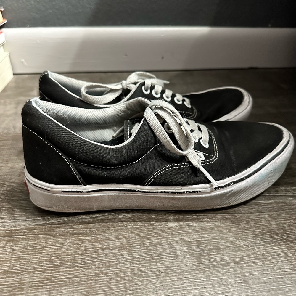 Vans‎ - Picture 2 of 4